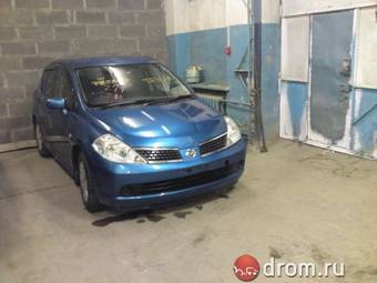 2005 Nissan Tiida Photos