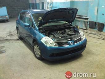 2005 Nissan Tiida Photos