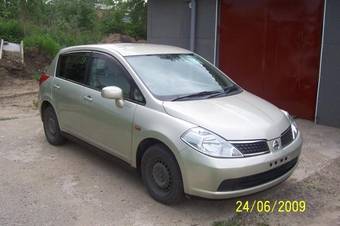 2005 Nissan Tiida Pictures