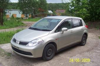 2005 Nissan Tiida Photos