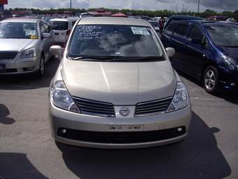 2005 Nissan Tiida Photos