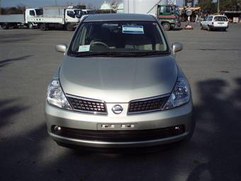 2005 Nissan Tiida Photos