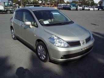 2005 Nissan Tiida Photos