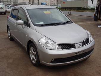 2005 Nissan Tiida Photos