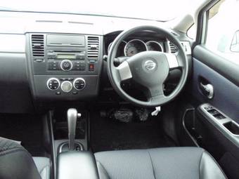 2005 Nissan Tiida Photos