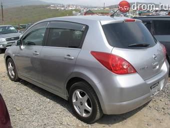 2005 Nissan Tiida Pictures