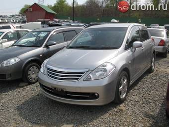 2005 Nissan Tiida Photos