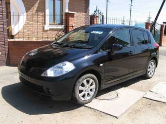 2005 Nissan Tiida Pictures