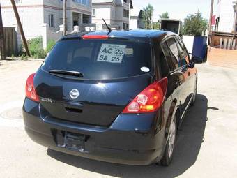 2005 Nissan Tiida Photos