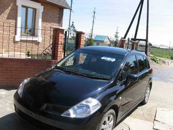 2005 Nissan Tiida Pictures