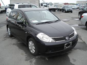 2005 Nissan Tiida Photos