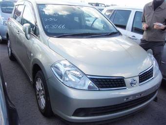 2005 Nissan Tiida Pics