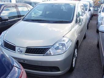 2005 Nissan Tiida Pictures