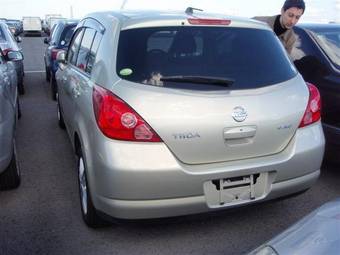 2005 Nissan Tiida Photos