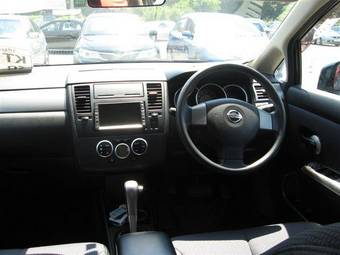 2005 Nissan Tiida Pictures