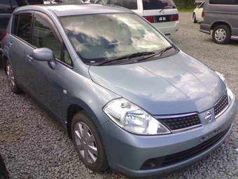 2005 Nissan Tiida Photos