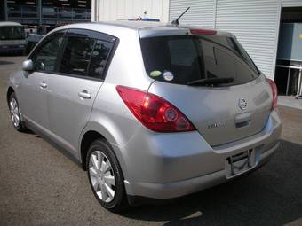 2005 Nissan Tiida Images