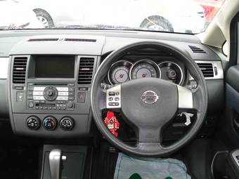 2005 Nissan Tiida Pictures