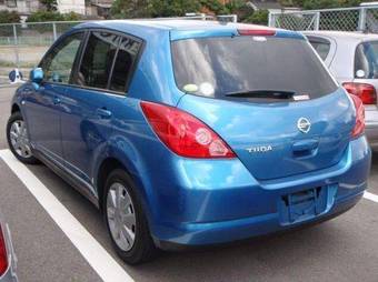 2005 Nissan Tiida Pictures