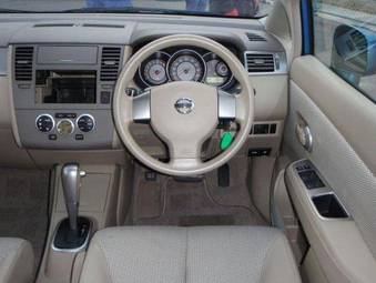 2005 Nissan Tiida Photos