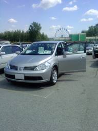 2005 Nissan Tiida Pictures