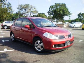 2005 Nissan Tiida Photos