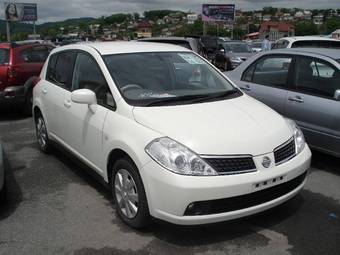 2005 Nissan Tiida Photos