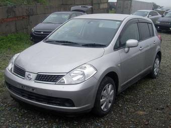 2005 Nissan Tiida Pics