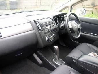 2005 Nissan Tiida Pictures