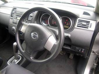 2005 Nissan Tiida Photos