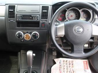 2005 Nissan Tiida Photos