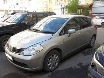 2005 Nissan Tiida Photos