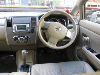 2005 Nissan Tiida Photos