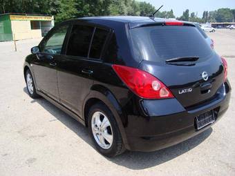 2005 Nissan Tiida Pictures