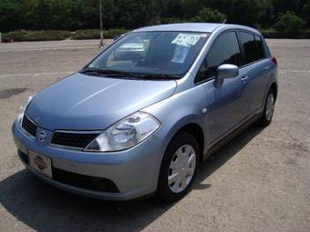 2005 Nissan Tiida Photos