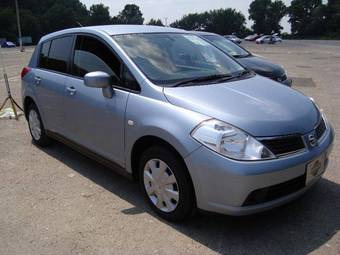 2005 Nissan Tiida Photos