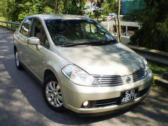 2005 Nissan Tiida Photos