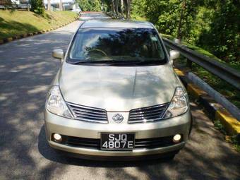 2005 Nissan Tiida Pictures