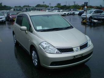 2005 Nissan Tiida Photos