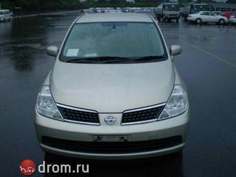 2005 Nissan Tiida Pictures