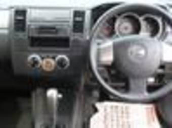 2005 Nissan Tiida Pictures