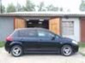 2005 Nissan Tiida Photos