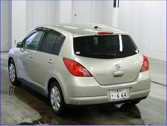 2005 Nissan Tiida Pictures