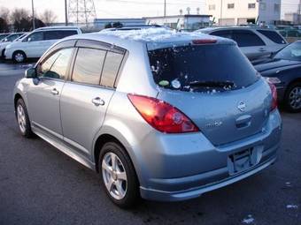 2005 Nissan Tiida Photos