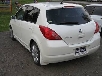 2005 Nissan Tiida Photos