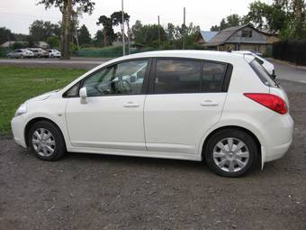 2005 Nissan Tiida Pictures