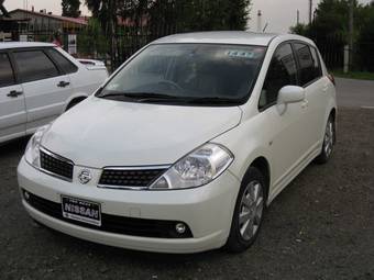 2005 Nissan Tiida Photos