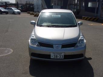 2005 Nissan Tiida Photos