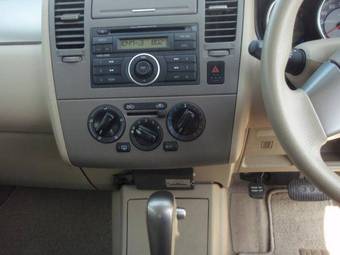 2005 Nissan Tiida Pictures