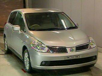 2005 Nissan Tiida Photos